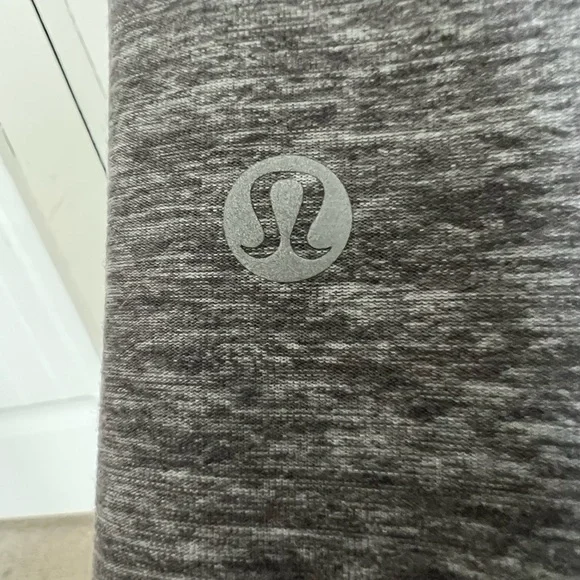 Lululemon - Picture 3 of 3